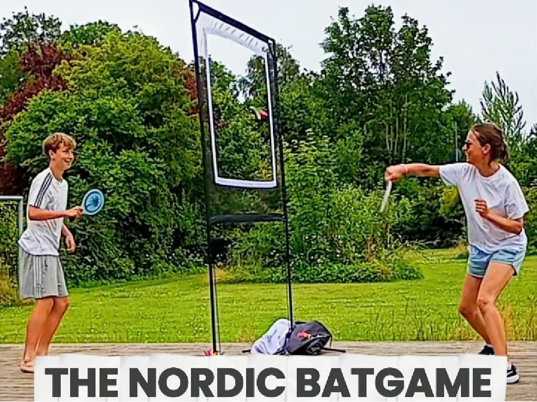 Nordic Batgame Starter Spillesæt – komplet batspil med hvidt spillenet, 2 bats, gummibolde og fjerbolde i dansk design